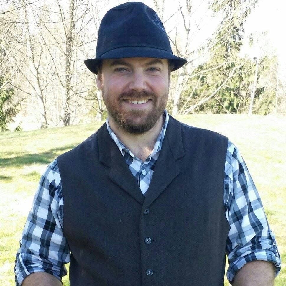 BryanProfilePic_Vest2